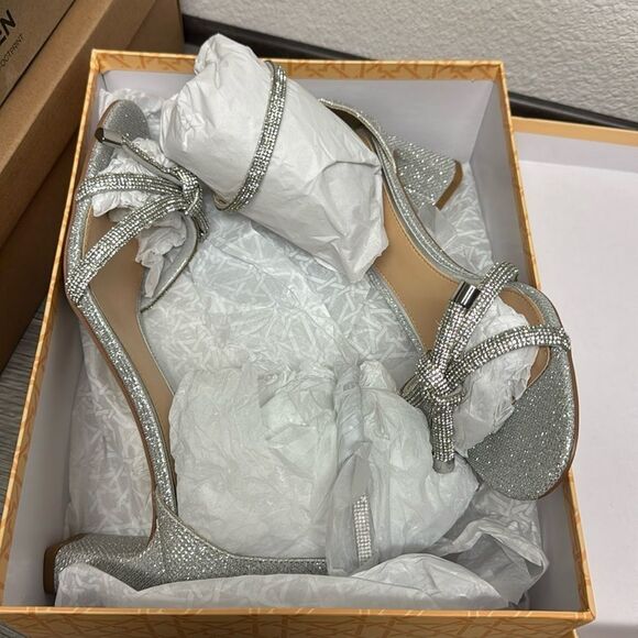 Badgley Mischka Lena Knotted Mid Heel - Picture 2 of 7